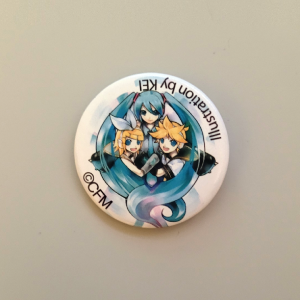 1 inch can badge with art of miku, rin and len by kei